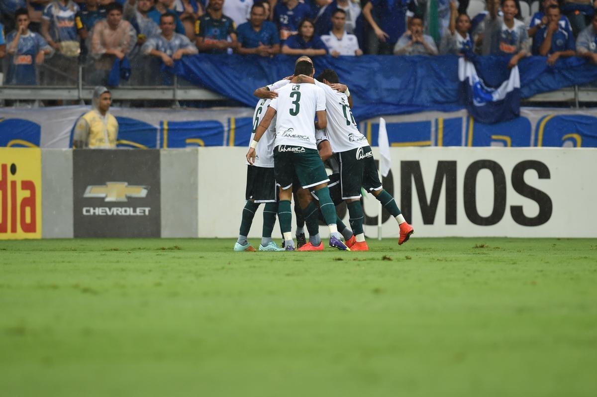 Imagens da partida entre Cruzeiro e Gois no Mineiro