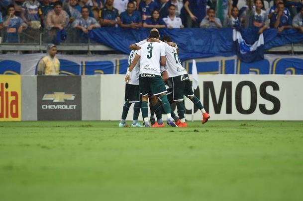 Imagens da partida entre Cruzeiro e Gois no Mineiro