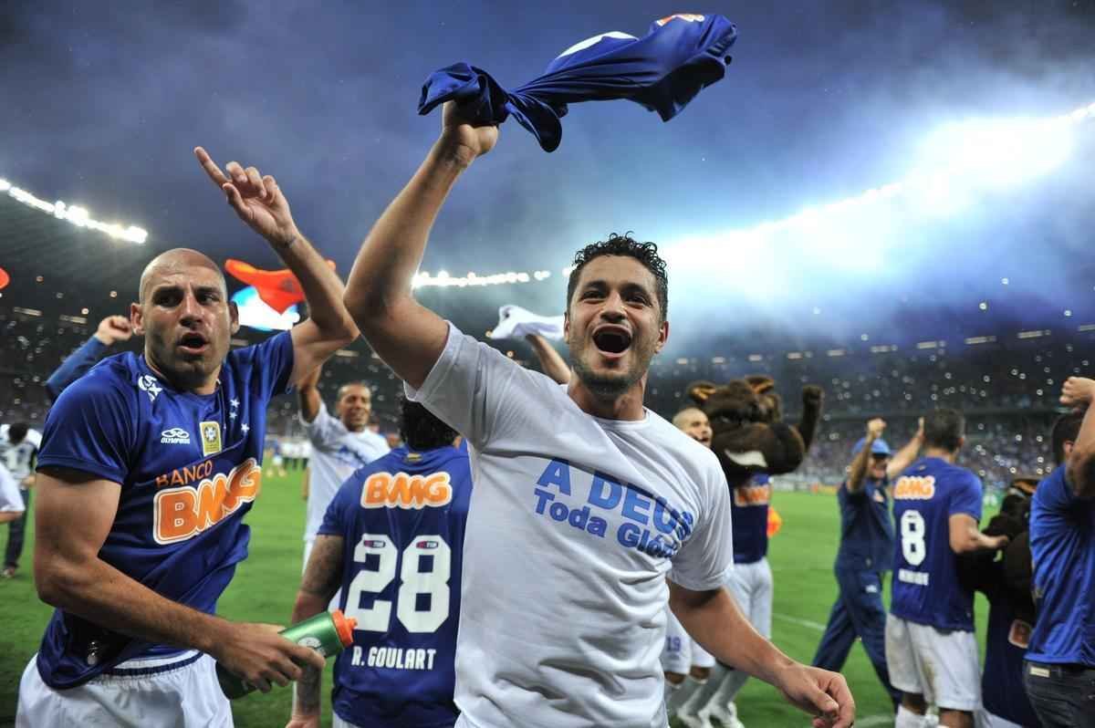 Imagens da comemorao do tetracampeonato cruzeirense no Mineiro