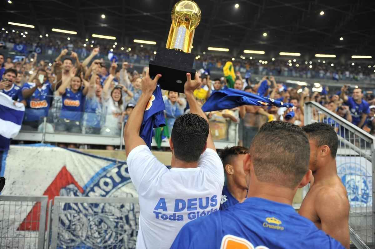 Imagens da comemorao do tetracampeonato cruzeirense no Mineiro