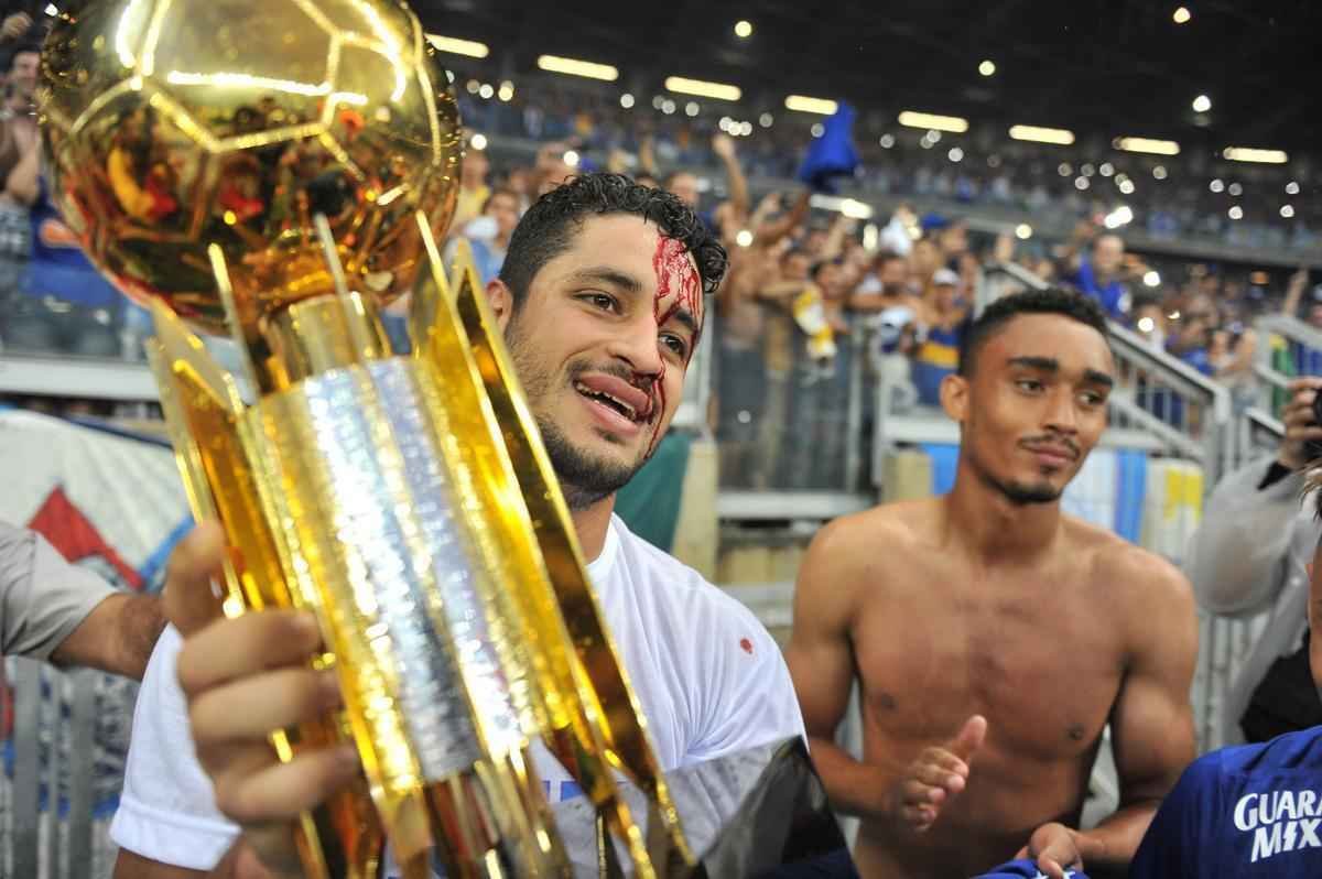 Imagens da comemorao do tetracampeonato cruzeirense no Mineiro