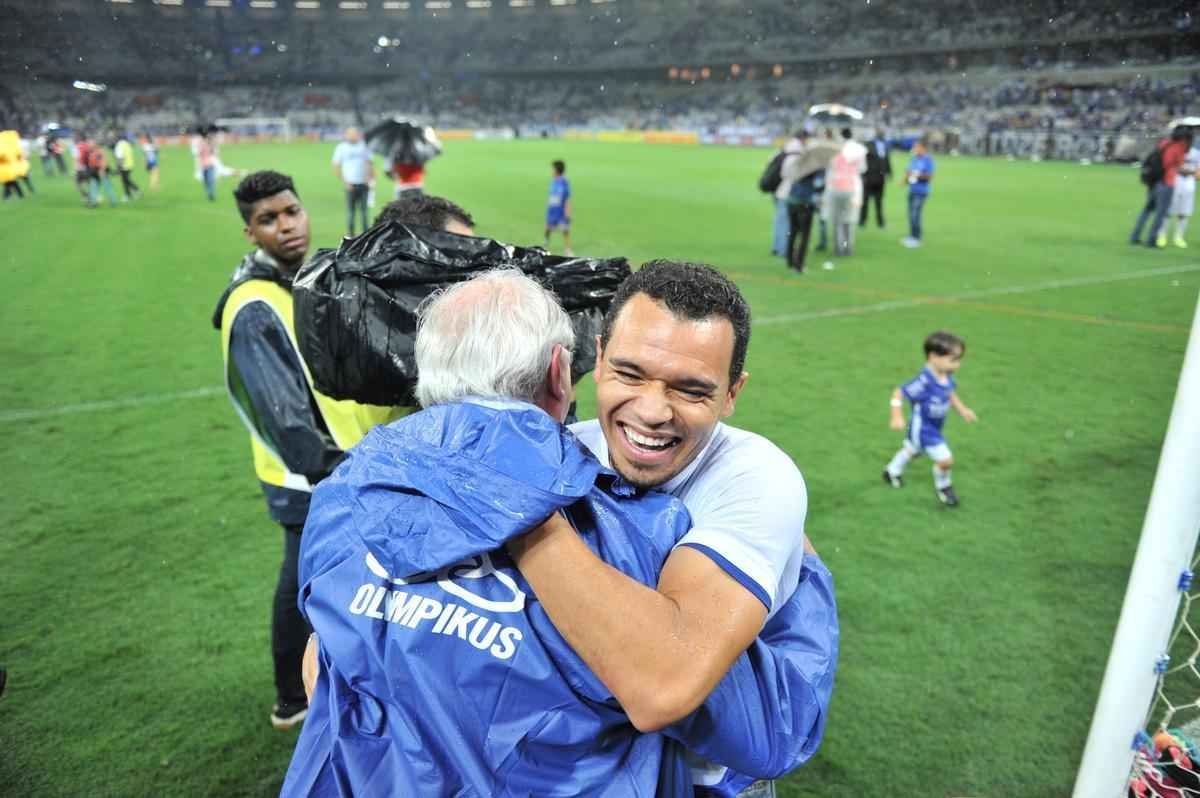 Imagens da comemorao do tetracampeonato cruzeirense no Mineiro