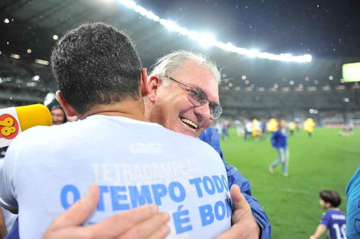 Imagens da comemorao do tetracampeonato cruzeirense no Mineiro