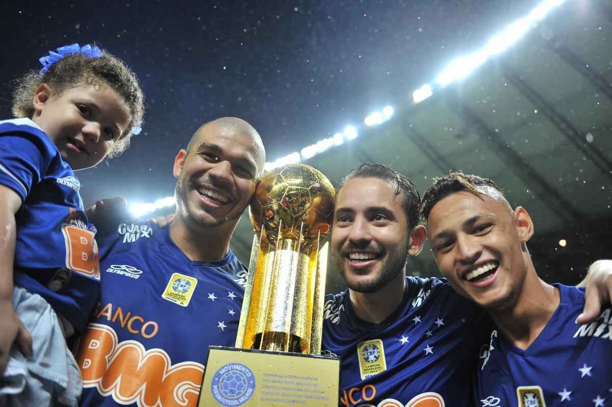 Imagens da comemorao do tetracampeonato cruzeirense no Mineiro