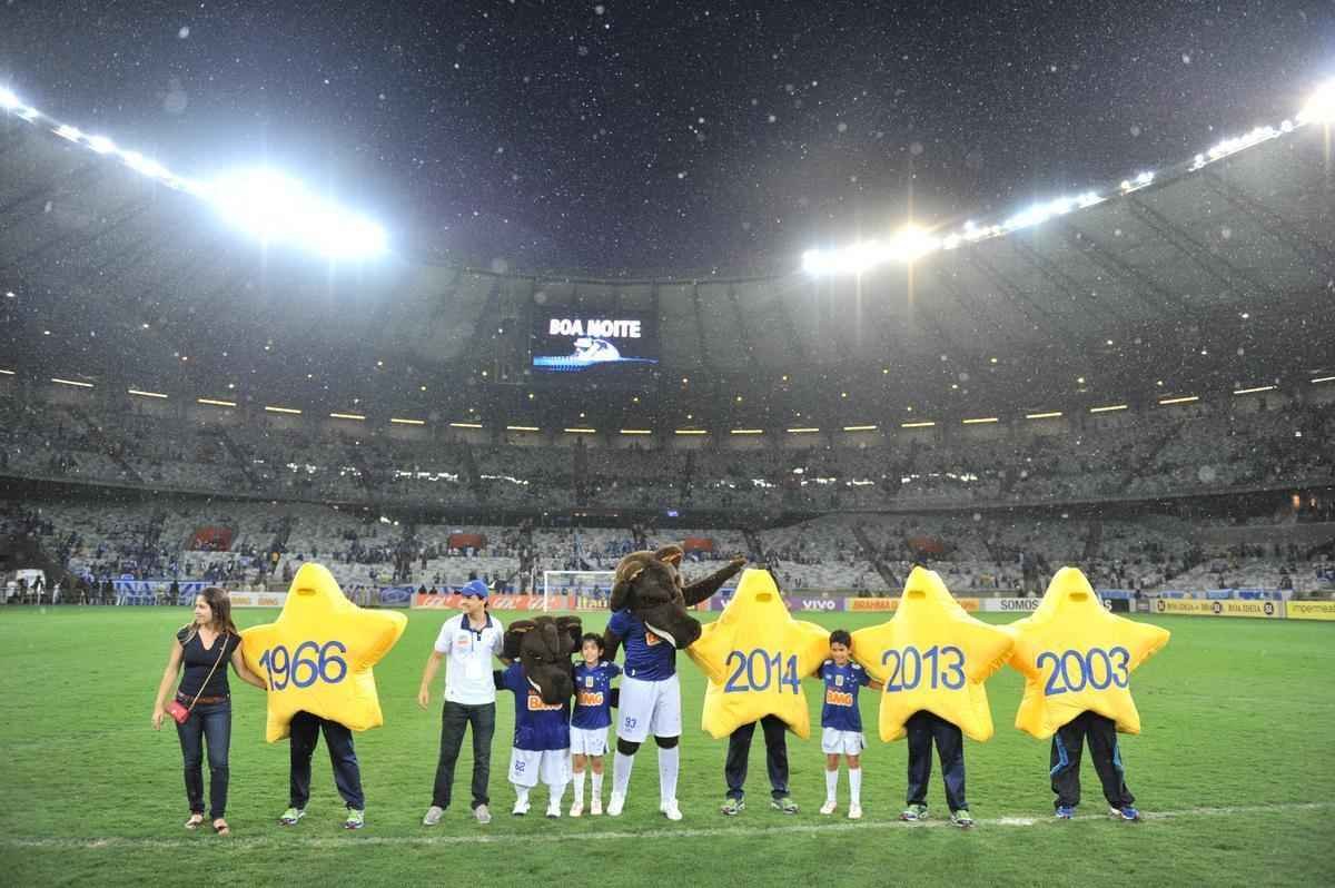 Imagens da comemorao do tetracampeonato cruzeirense no Mineiro