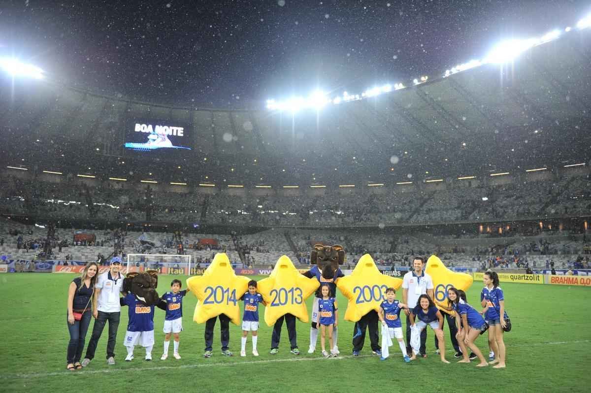 Imagens da comemorao do tetracampeonato cruzeirense no Mineiro