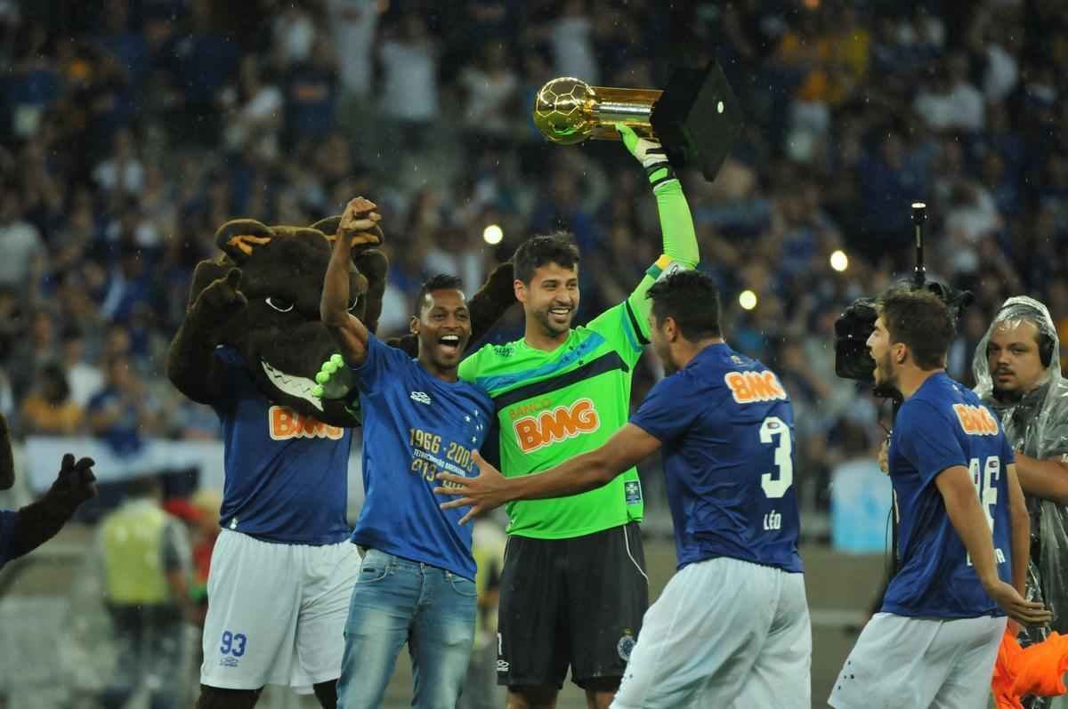 Imagens da comemorao do tetracampeonato cruzeirense no Mineiro