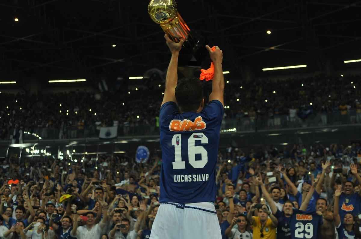 Imagens da comemorao do tetracampeonato cruzeirense no Mineiro