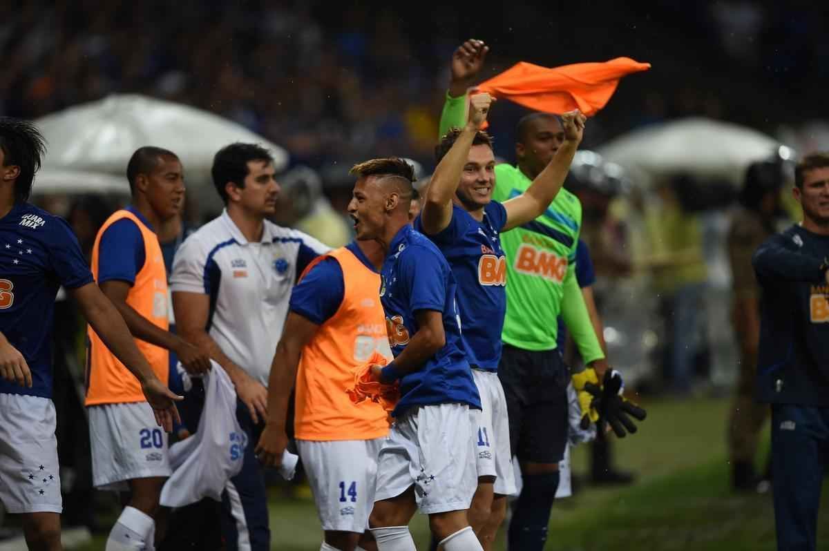 Imagens da comemorao do tetracampeonato cruzeirense no Mineiro