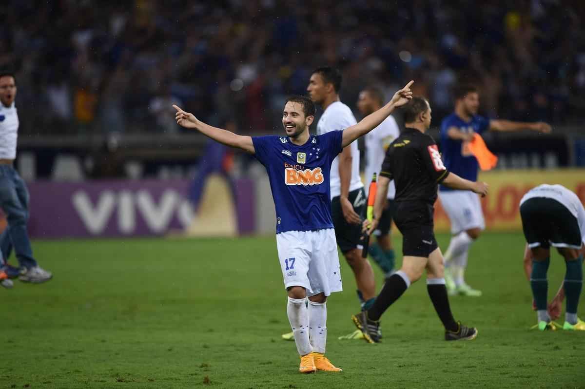 Imagens da comemorao do tetracampeonato cruzeirense no Mineiro