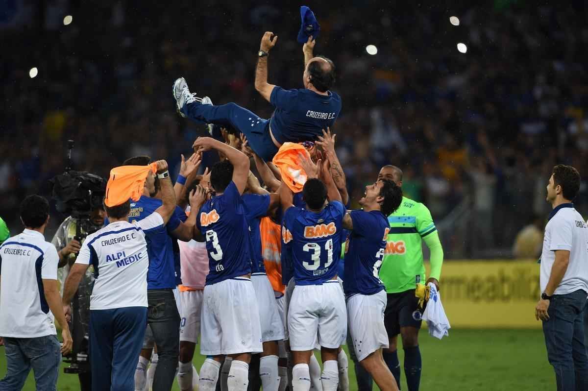 Imagens da comemorao do tetracampeonato cruzeirense no Mineiro