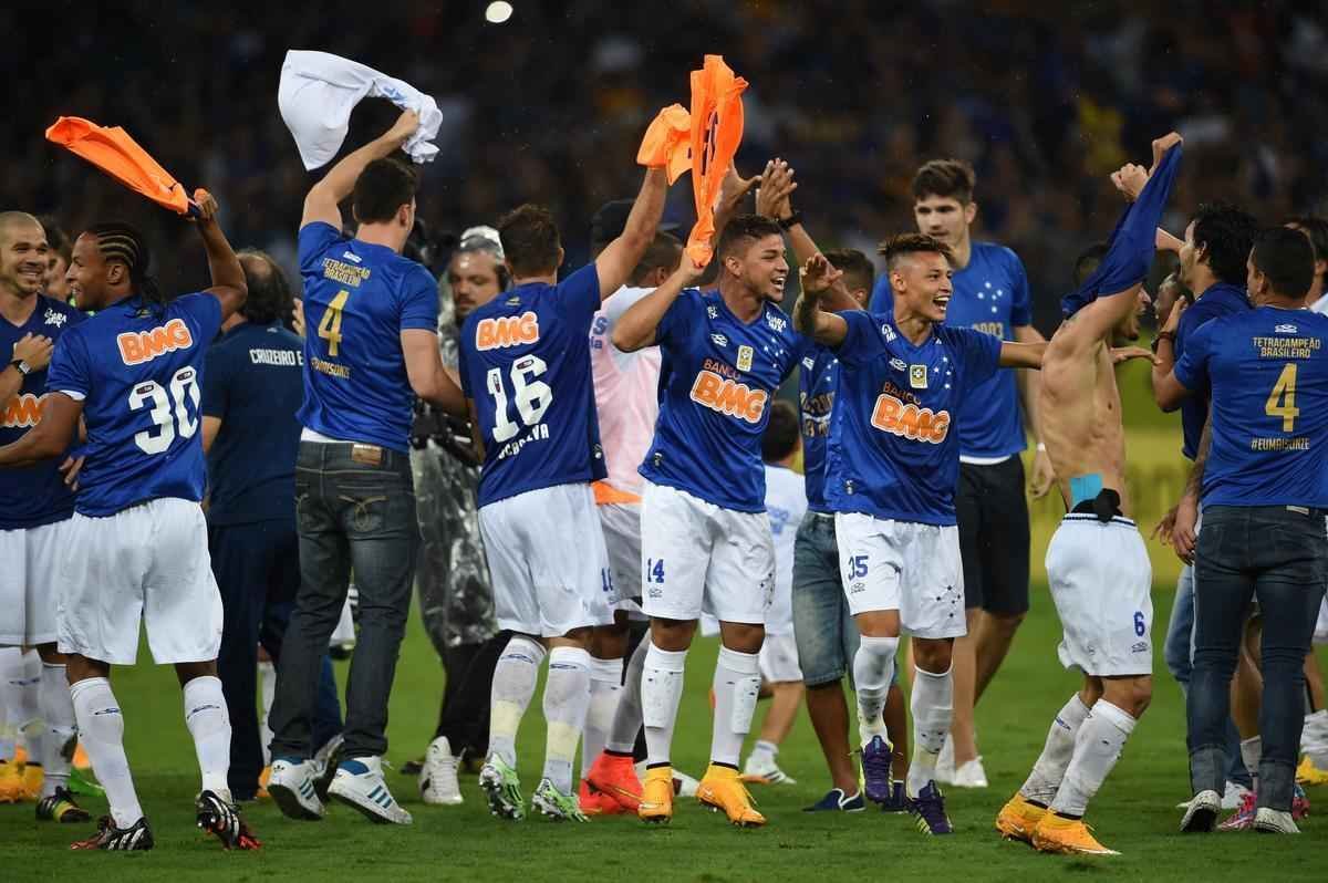 Imagens da comemorao do tetracampeonato cruzeirense no Mineiro