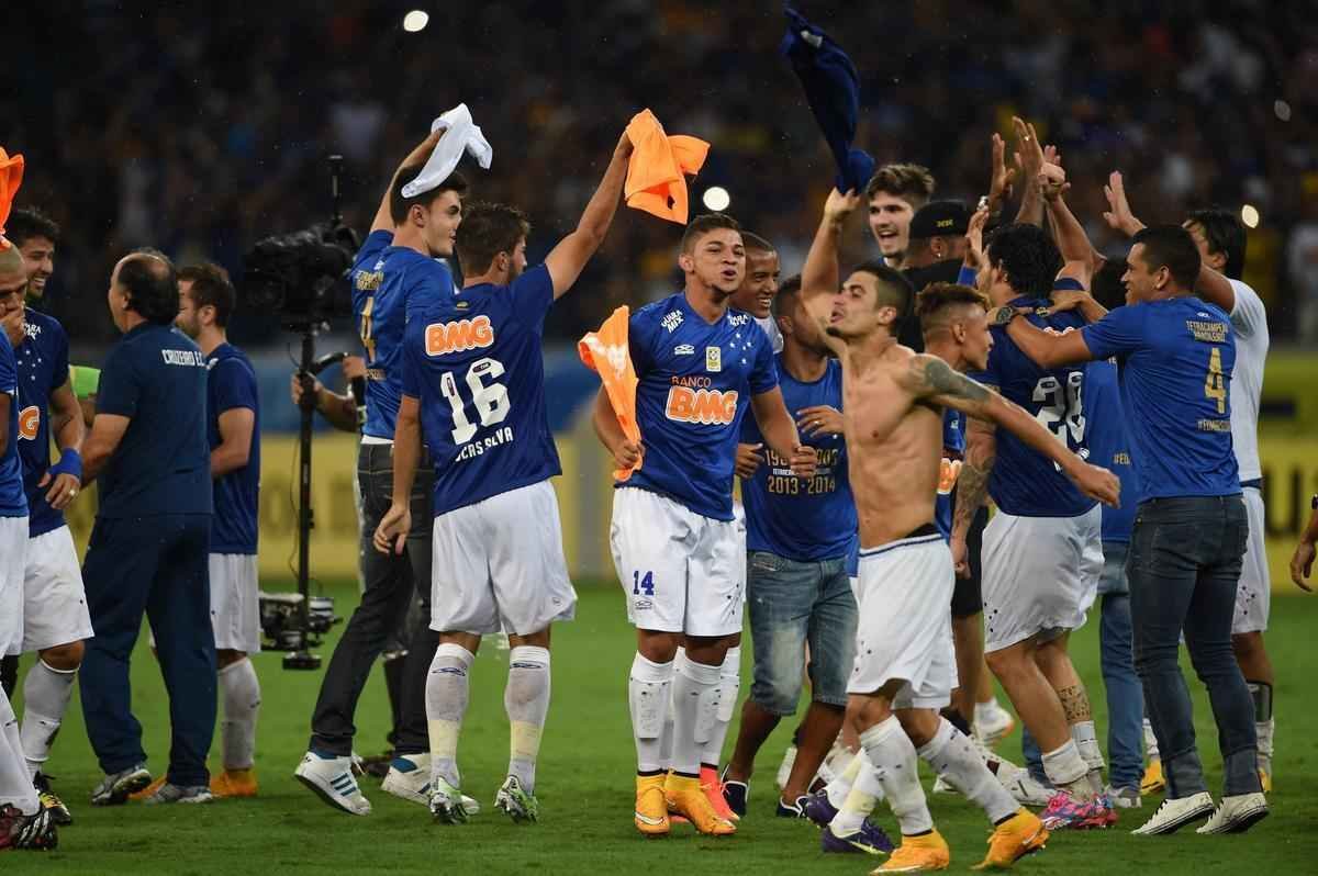 Imagens da comemorao do tetracampeonato cruzeirense no Mineiro