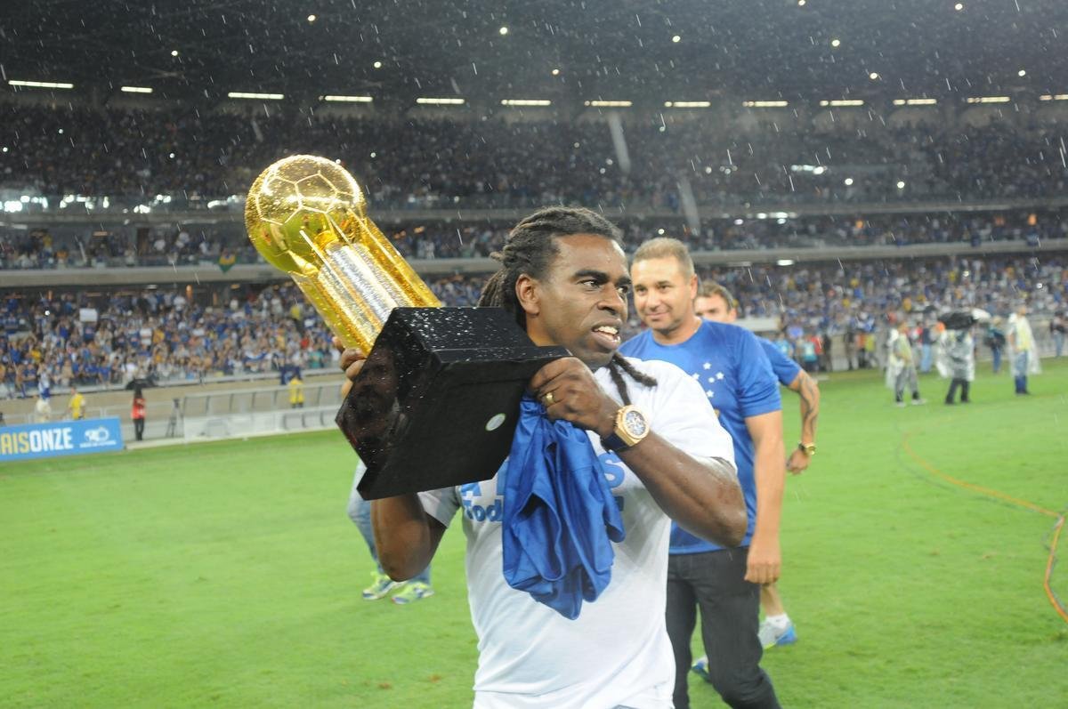 Imagens da comemorao do tetracampeonato cruzeirense no Mineiro