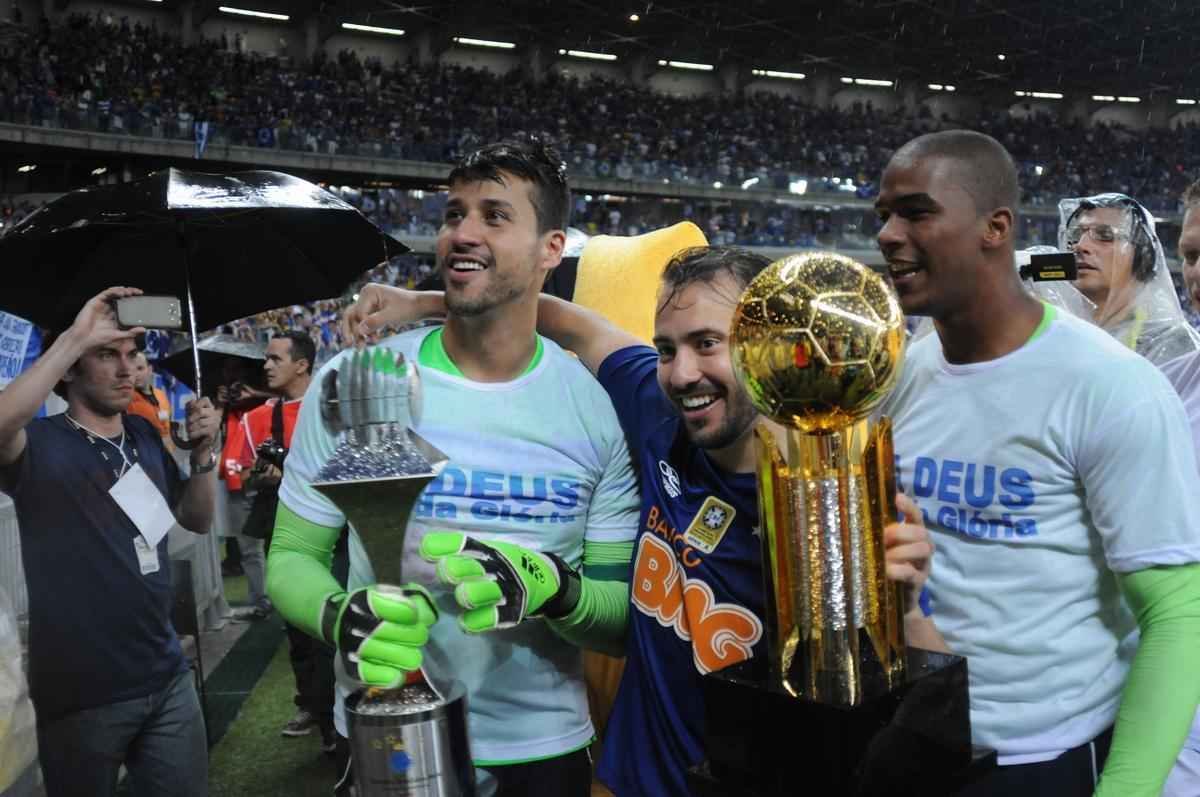 Imagens da comemorao do tetracampeonato cruzeirense no Mineiro