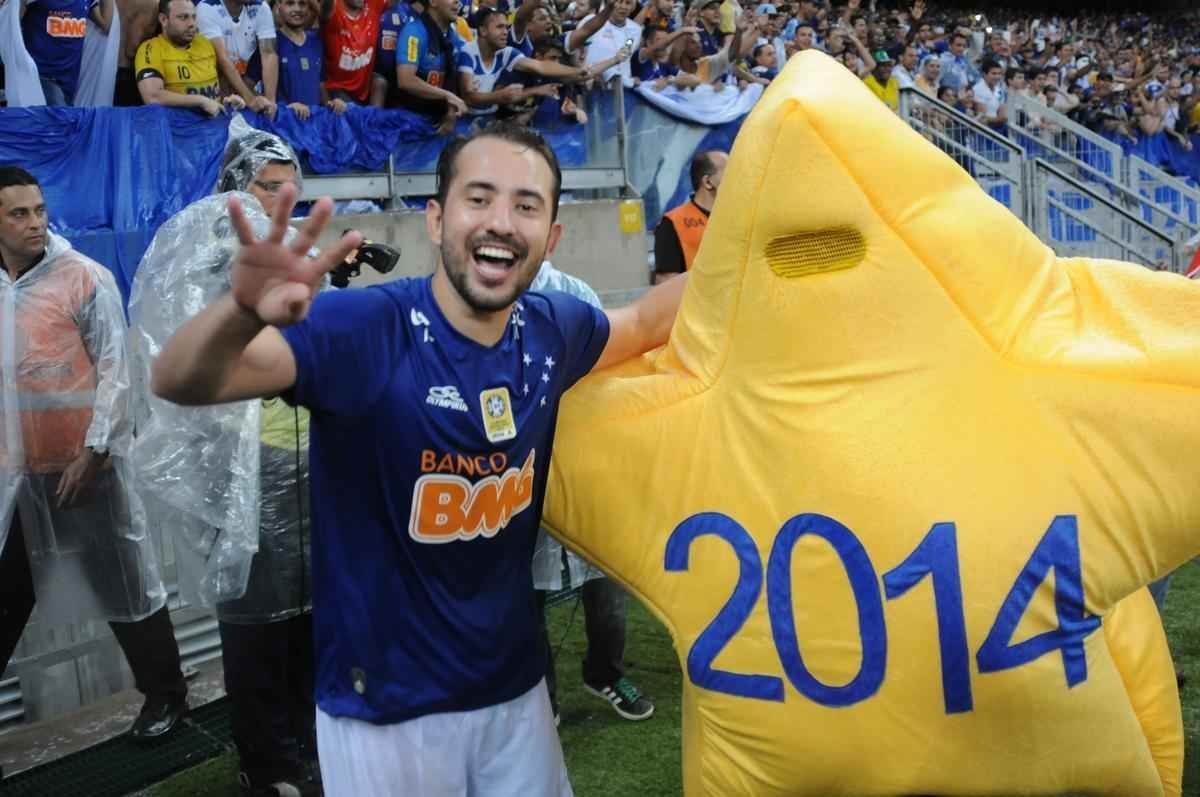 Imagens da comemorao do tetracampeonato cruzeirense no Mineiro