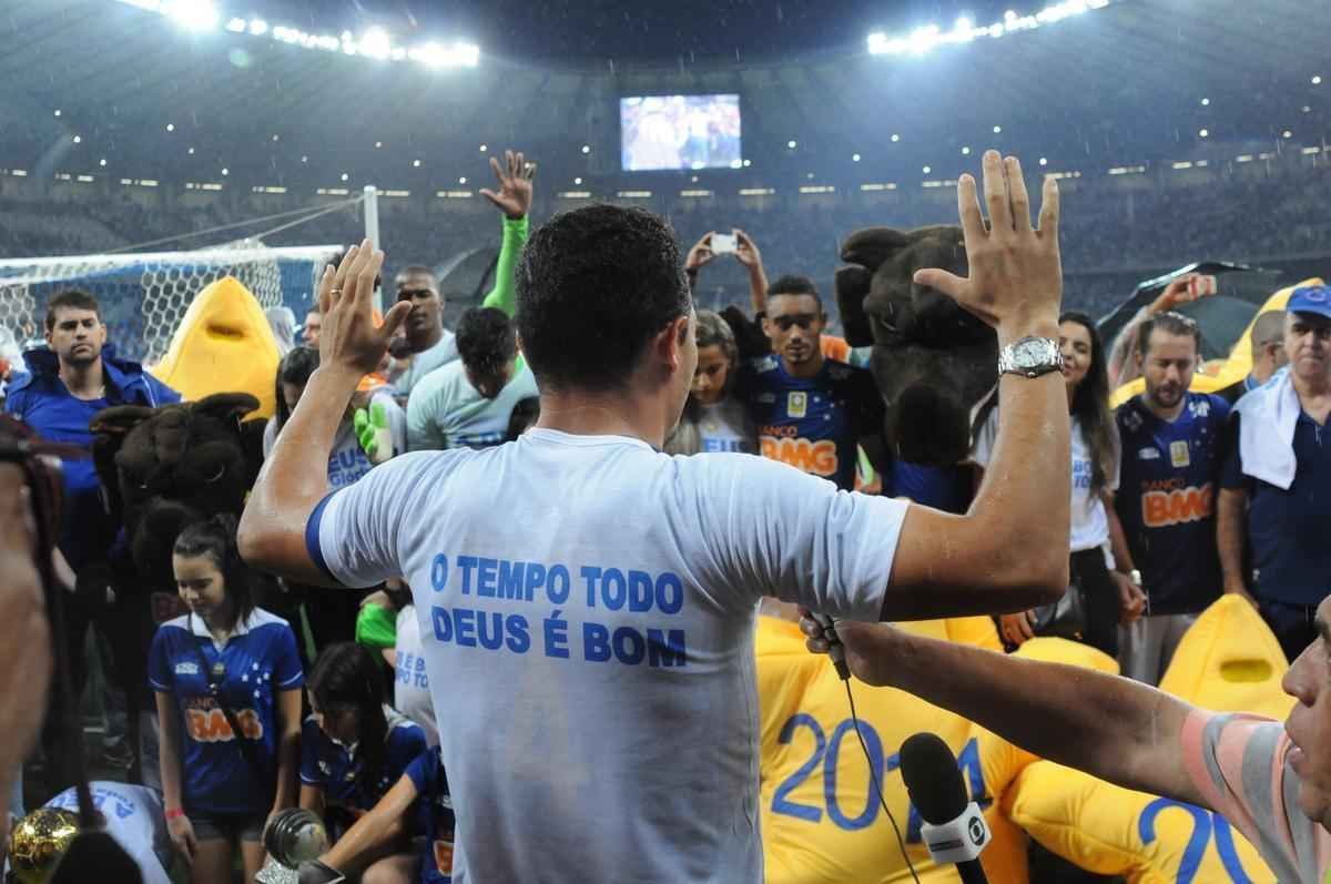 Imagens da comemorao do tetracampeonato cruzeirense no Mineiro