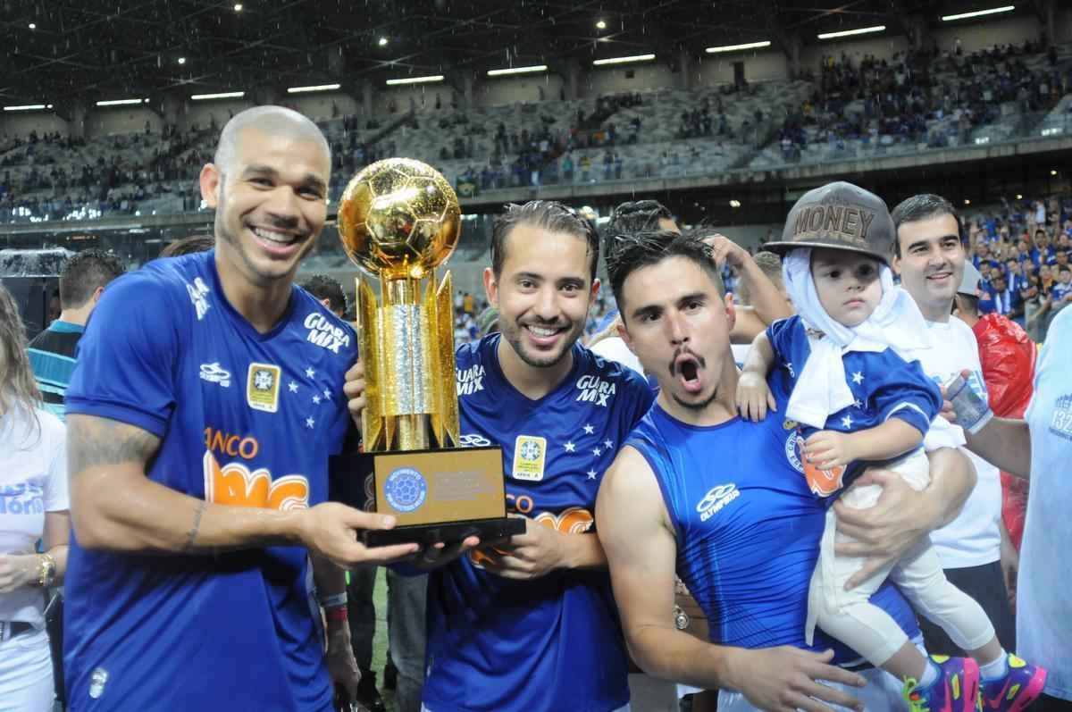 Imagens da comemorao do tetracampeonato cruzeirense no Mineiro