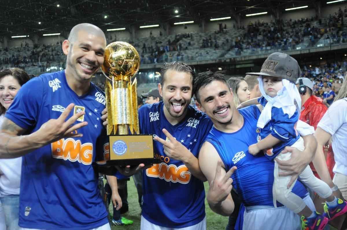 Imagens da comemorao do tetracampeonato cruzeirense no Mineiro