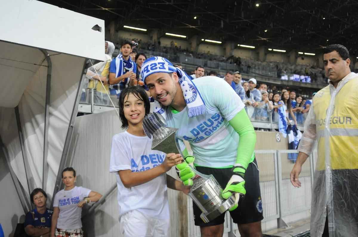 Imagens da comemorao do tetracampeonato cruzeirense no Mineiro