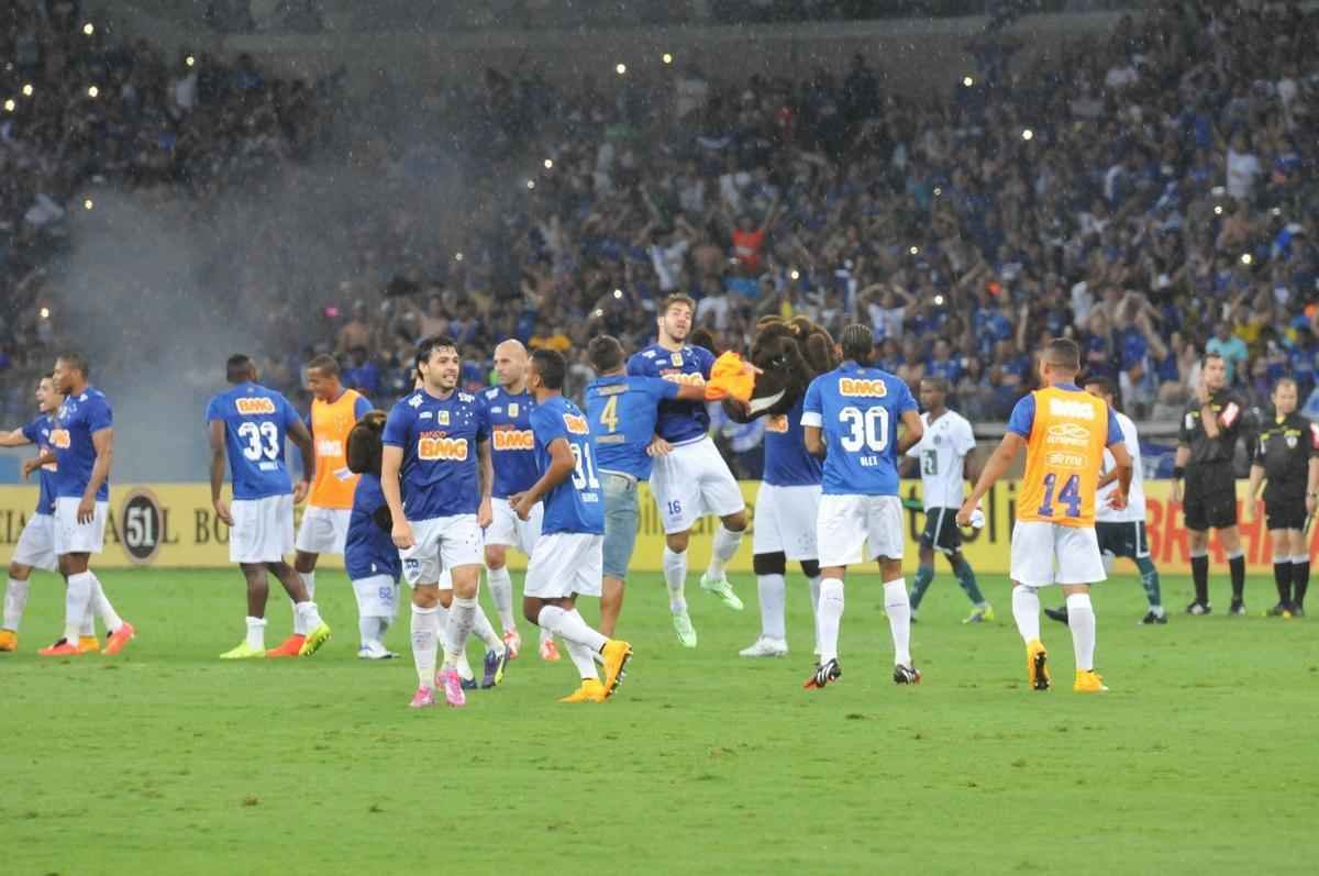 Imagens da comemorao do tetracampeonato cruzeirense no Mineiro