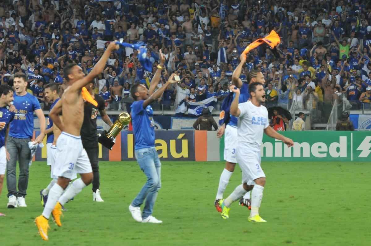 Imagens da comemorao do tetracampeonato cruzeirense no Mineiro