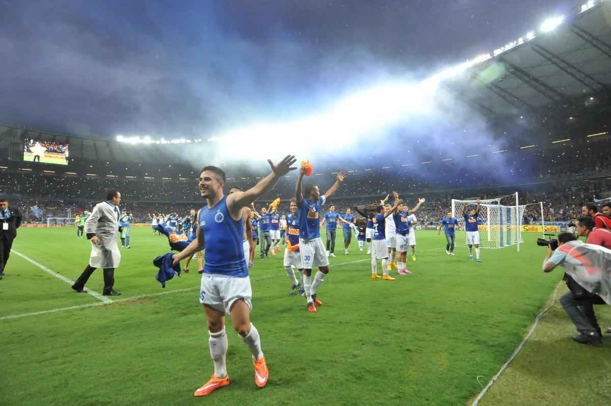 Imagens da comemorao do tetracampeonato cruzeirense no Mineiro