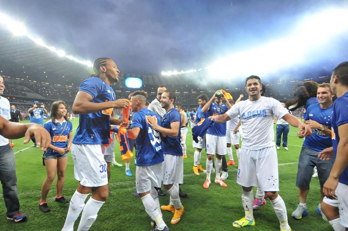 Imagens da comemorao do tetracampeonato cruzeirense no Mineiro