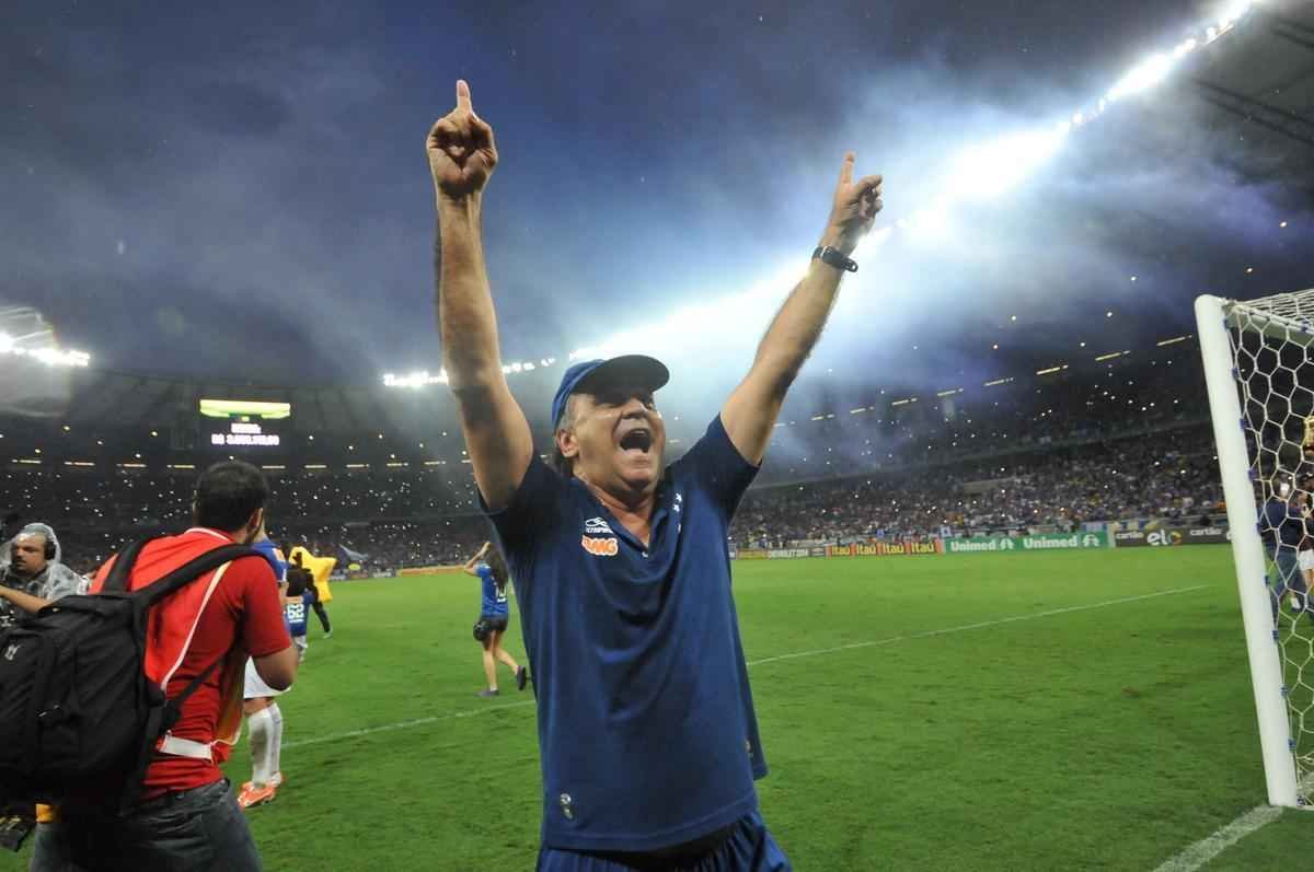 Imagens da comemorao do tetracampeonato cruzeirense no Mineiro