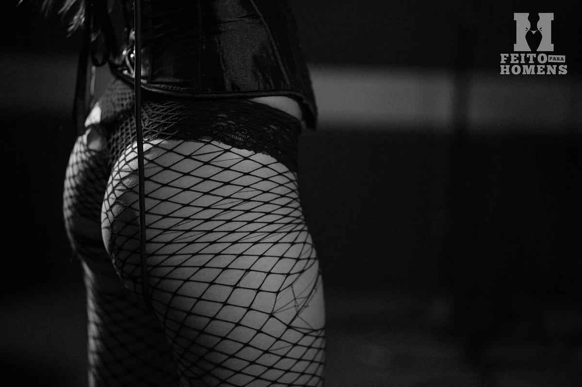 Fotos do ensaio de Camila Oliveira para site Feito para Homens - Octagon girl do UFC fez ensaio temtico sobre Rock'n Roll