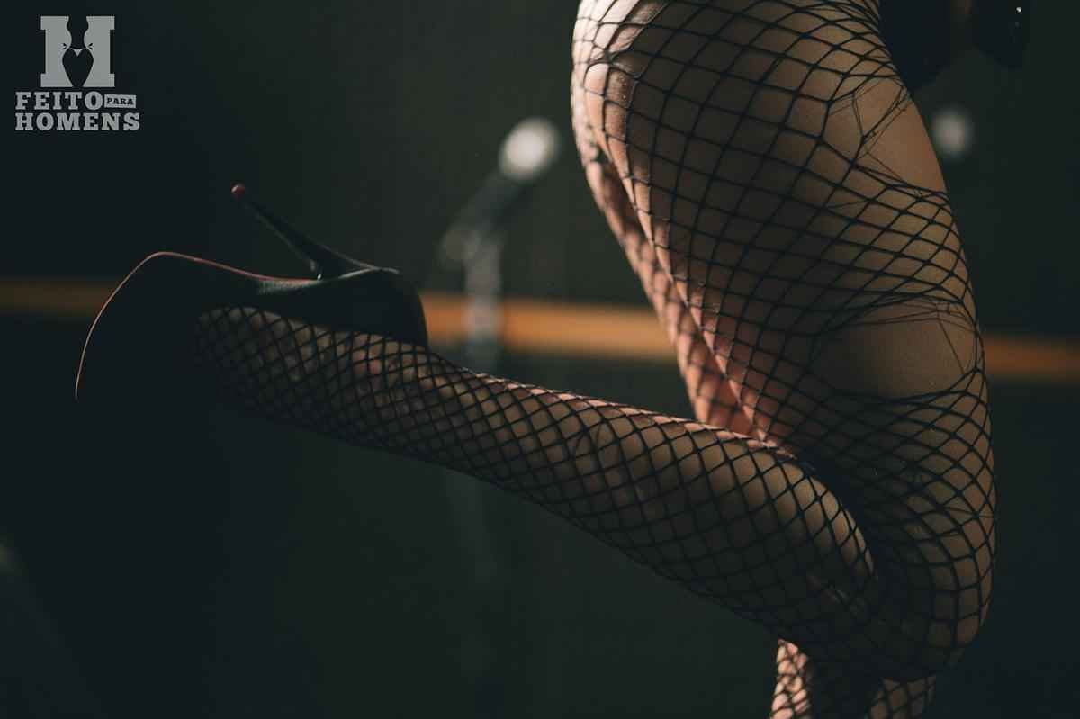 Fotos do ensaio de Camila Oliveira para site Feito para Homens - Octagon girl do UFC fez ensaio temtico sobre Rock'n Roll