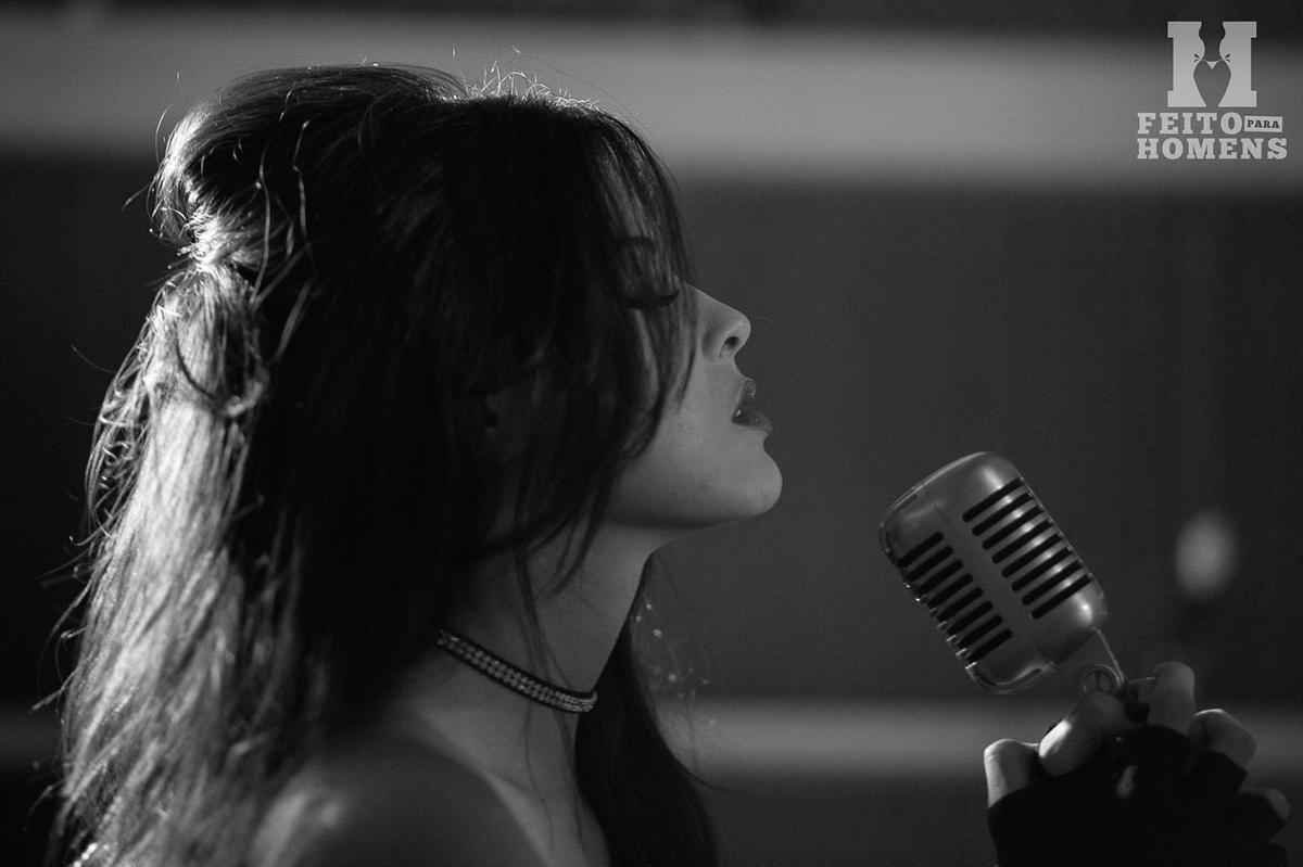 Fotos do ensaio de Camila Oliveira para site Feito para Homens - Octagon girl do UFC fez ensaio temtico sobre Rock'n Roll