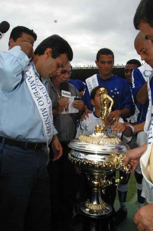 Marcelo Ramos levou o filho para dentro do campo no ttulo mineiro de 2003