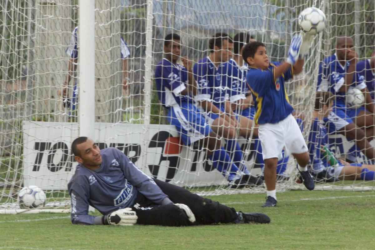 Marcelinho gostava de ser goleiro, assim como Gomes, o camisa 1 da Trplice Coroa