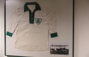 Parte do acervo de camisas antigas na nova sede. O material foi fornecido pelo torcedor e conselheiro Marinho Monteiro.