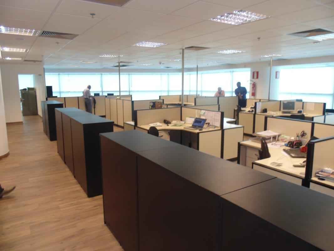 Escritrios administrativos funcionam na nova sede desde agosto deste ano. Na sala maior, funcionam parte da assessoria de comunicao, o departamento jurdico, a secretaria, a direo do scio Onda Verde e a administrao das categorias de base.