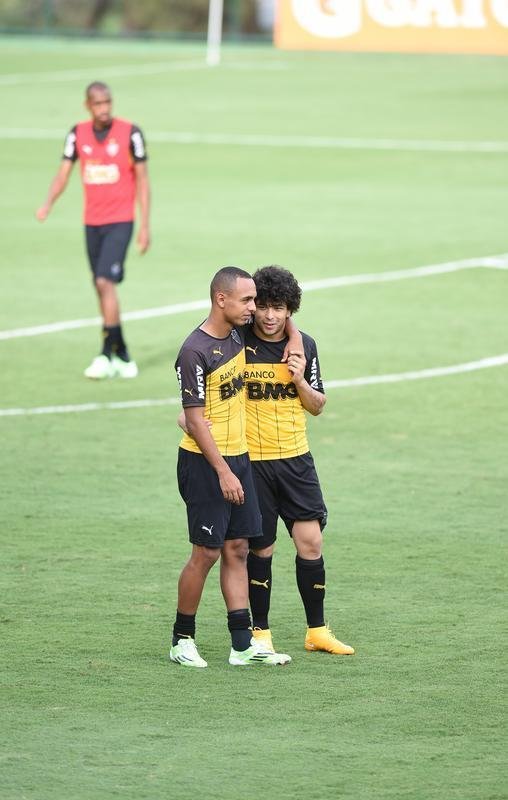 Levir Culpi ganhou opes para a deciso da Copa do Brasil desta quarta-feira, contra o Cruzeiro. Rver, Guilherme e Maicosuel reforam o Atltico no Mineiro, aps deixarem o departamento mdico.