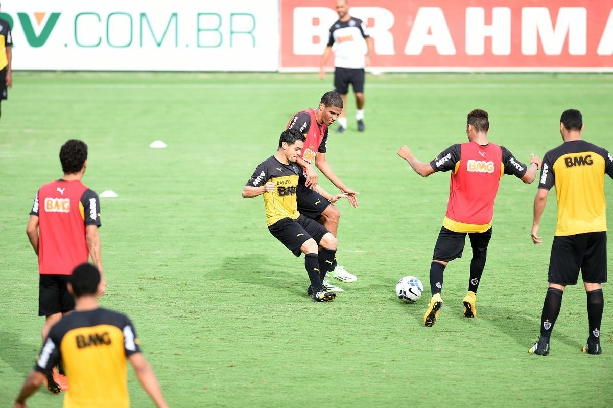 Levir Culpi ganhou opes para a deciso da Copa do Brasil desta quarta-feira, contra o Cruzeiro. Rver, Guilherme e Maicosuel reforam o Atltico no Mineiro, aps deixarem o departamento mdico.