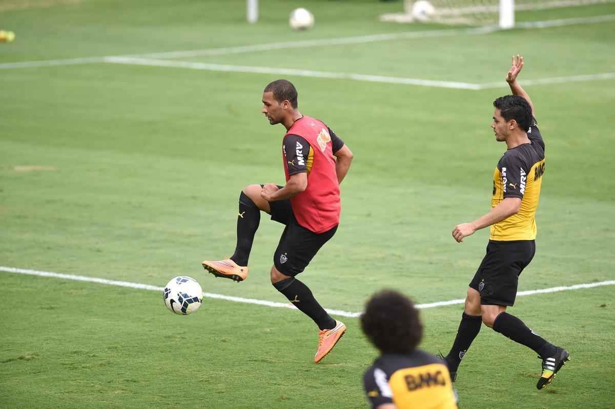 Levir Culpi ganhou opes para a deciso da Copa do Brasil desta quarta-feira, contra o Cruzeiro. Rver, Guilherme e Maicosuel reforam o Atltico no Mineiro, aps deixarem o departamento mdico.