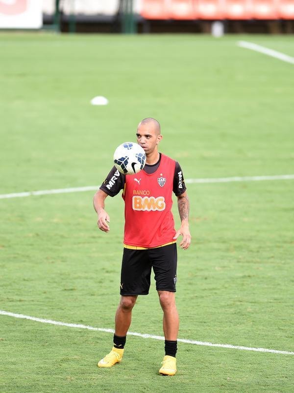 Levir Culpi ganhou opes para a deciso da Copa do Brasil desta quarta-feira, contra o Cruzeiro. Rver, Guilherme e Maicosuel reforam o Atltico no Mineiro, aps deixarem o departamento mdico.