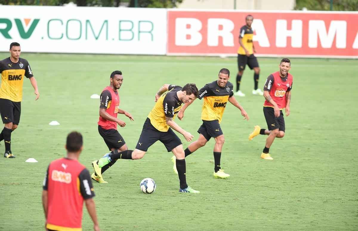 Levir Culpi ganhou opes para a deciso da Copa do Brasil desta quarta-feira, contra o Cruzeiro. Rver, Guilherme e Maicosuel reforam o Atltico no Mineiro, aps deixarem o departamento mdico.