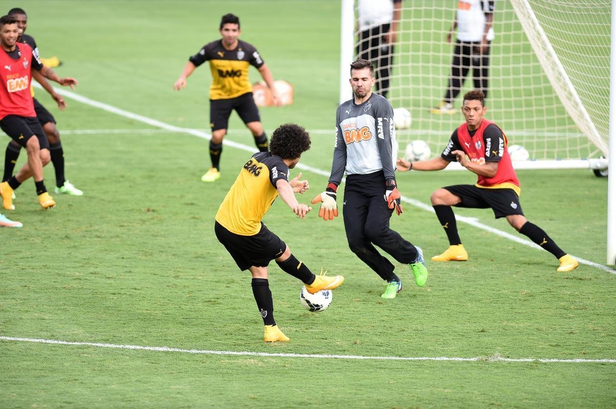 Levir Culpi ganhou opes para a deciso da Copa do Brasil desta quarta-feira, contra o Cruzeiro. Rver, Guilherme e Maicosuel reforam o Atltico no Mineiro, aps deixarem o departamento mdico.