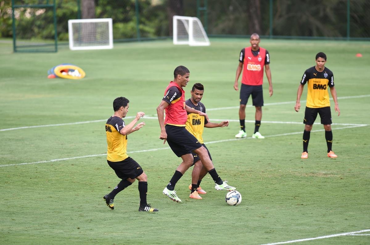 Levir Culpi ganhou opes para a deciso da Copa do Brasil desta quarta-feira, contra o Cruzeiro. Rver, Guilherme e Maicosuel reforam o Atltico no Mineiro, aps deixarem o departamento mdico.