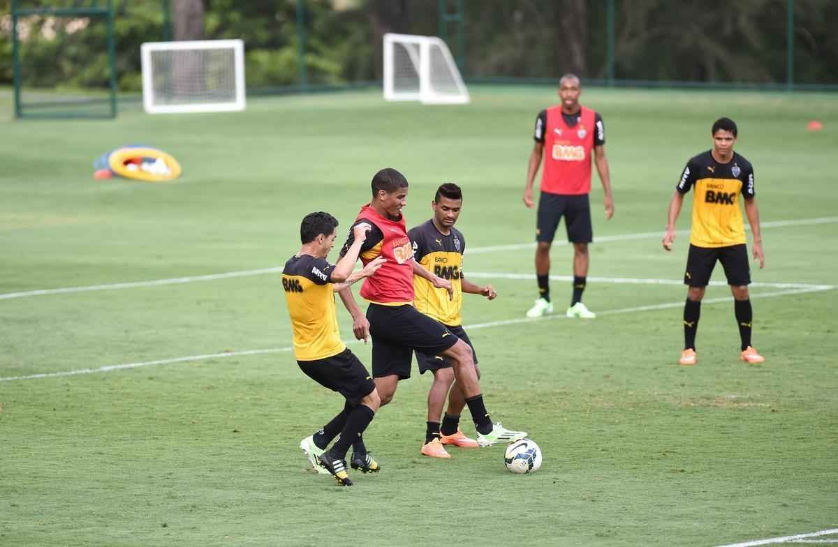Levir Culpi ganhou opes para a deciso da Copa do Brasil desta quarta-feira, contra o Cruzeiro. Rver, Guilherme e Maicosuel reforam o Atltico no Mineiro, aps deixarem o departamento mdico.