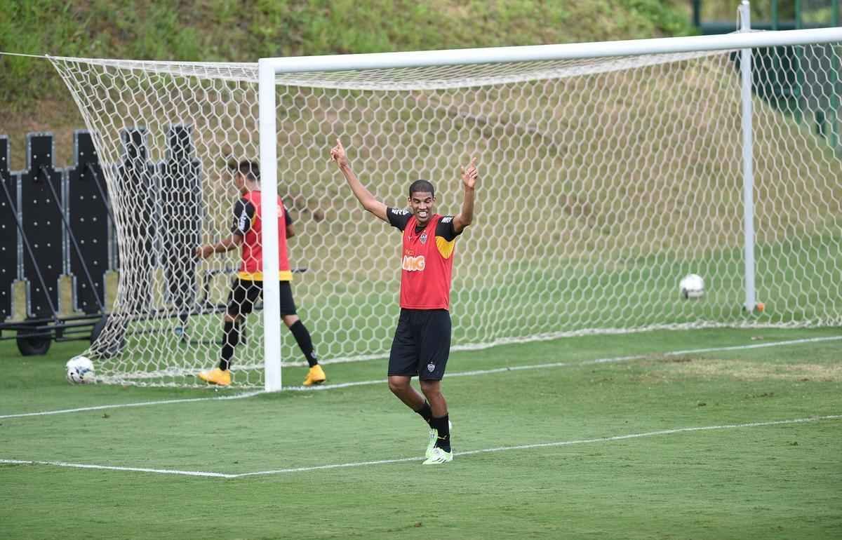 Levir Culpi ganhou opes para a deciso da Copa do Brasil desta quarta-feira, contra o Cruzeiro. Rver, Guilherme e Maicosuel reforam o Atltico no Mineiro, aps deixarem o departamento mdico.