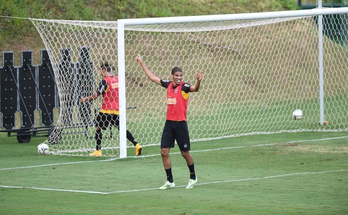 Levir Culpi ganhou opes para a deciso da Copa do Brasil desta quarta-feira, contra o Cruzeiro. Rver, Guilherme e Maicosuel reforam o Atltico no Mineiro, aps deixarem o departamento mdico.