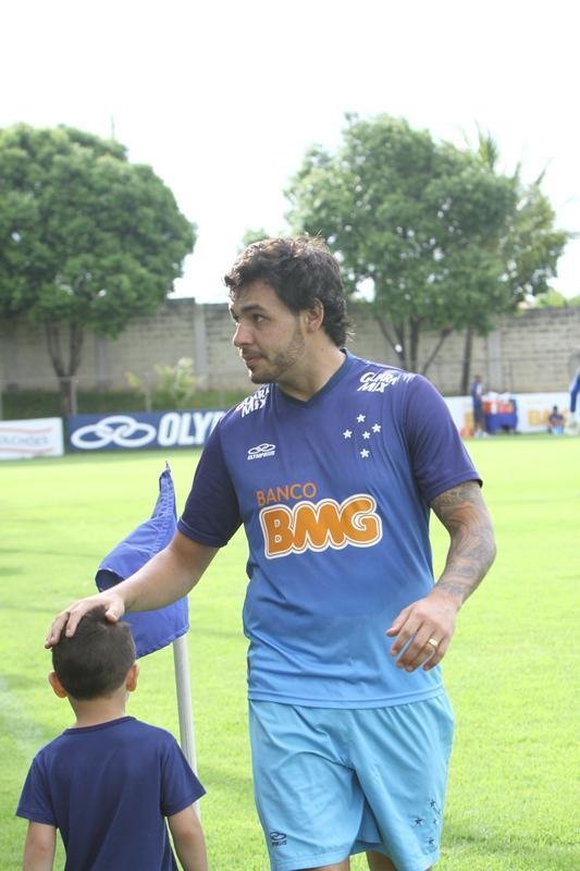 Marcelo Oliveira comandou treino tcnico e promoveu finalizaes na Toca da Raposa II