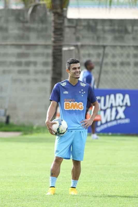 Marcelo Oliveira comandou treino tcnico e promoveu finalizaes na Toca da Raposa II