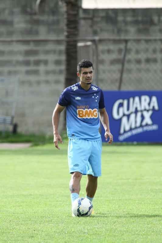 Marcelo Oliveira comandou treino tcnico e promoveu finalizaes na Toca da Raposa II