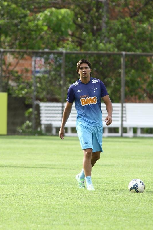 Marcelo Oliveira comandou treino tcnico e promoveu finalizaes na Toca da Raposa II